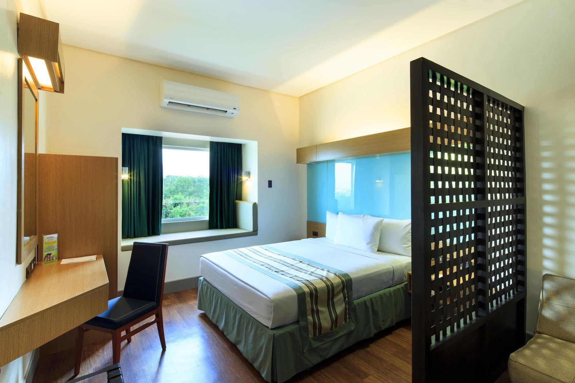 Microtel By Wyndham South Forbes Near Nuvali Santa Rosa (Laguna) Exterior foto