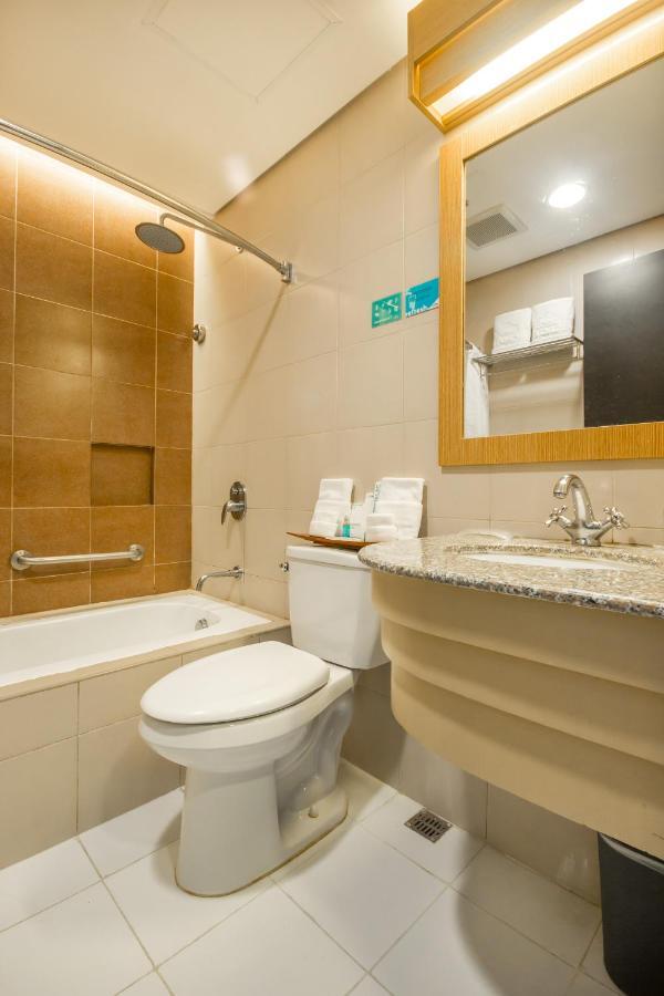 Microtel By Wyndham South Forbes Near Nuvali Santa Rosa (Laguna) Exterior foto